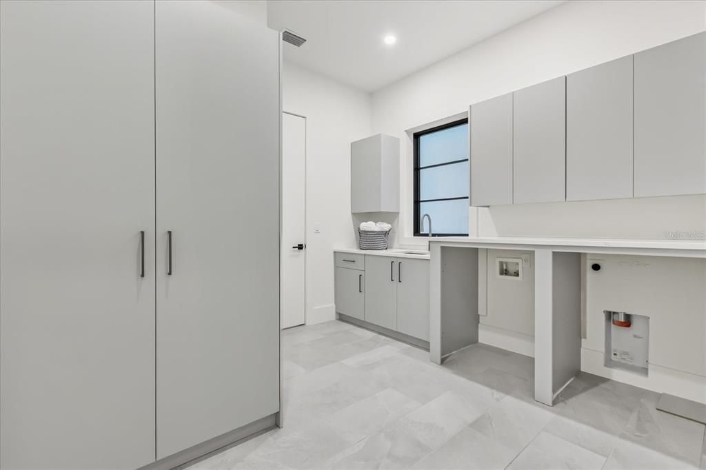 En Venta: $2,350,000 (5 camas, 6 baños, 4506 Pies cuadrados)