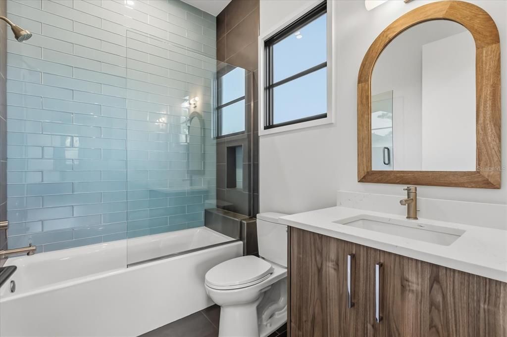 En Venta: $2,350,000 (5 camas, 6 baños, 4506 Pies cuadrados)