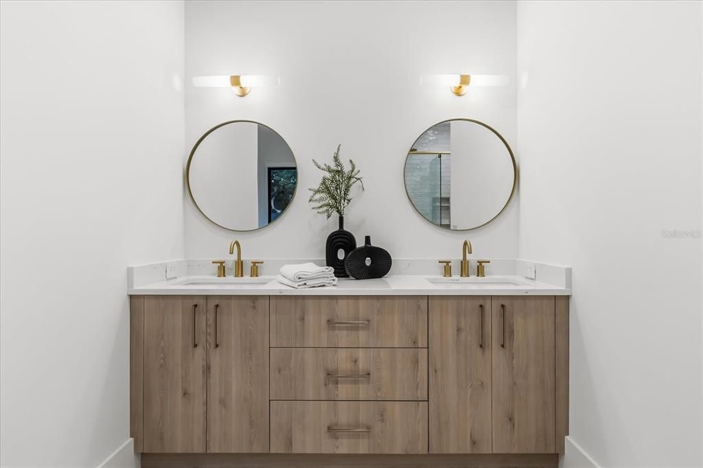 En Venta: $2,350,000 (5 camas, 6 baños, 4506 Pies cuadrados)