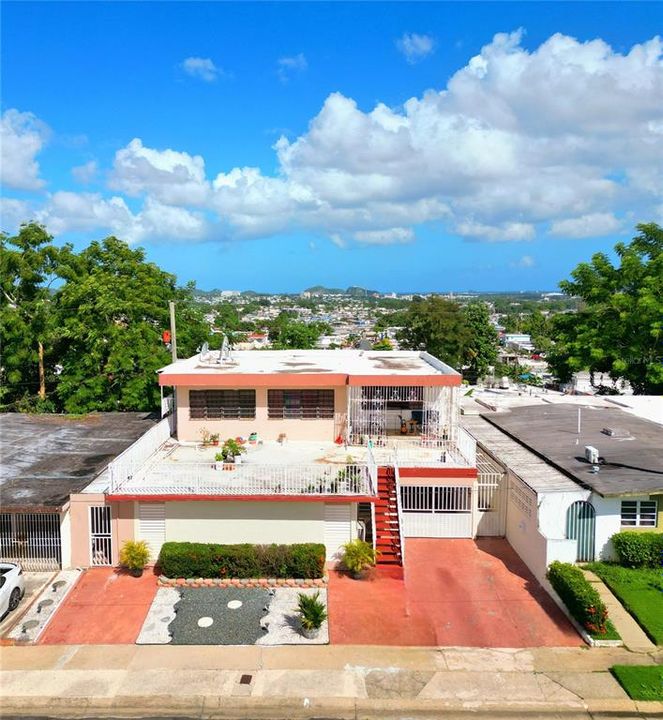 Под контрактом: $290,000 (7 спален, 0 ванн, 2940 Квадратных фут)