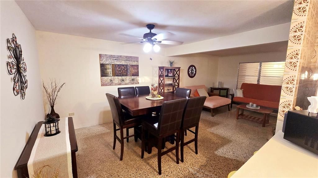 Под контрактом: $290,000 (7 спален, 0 ванн, 2940 Квадратных фут)