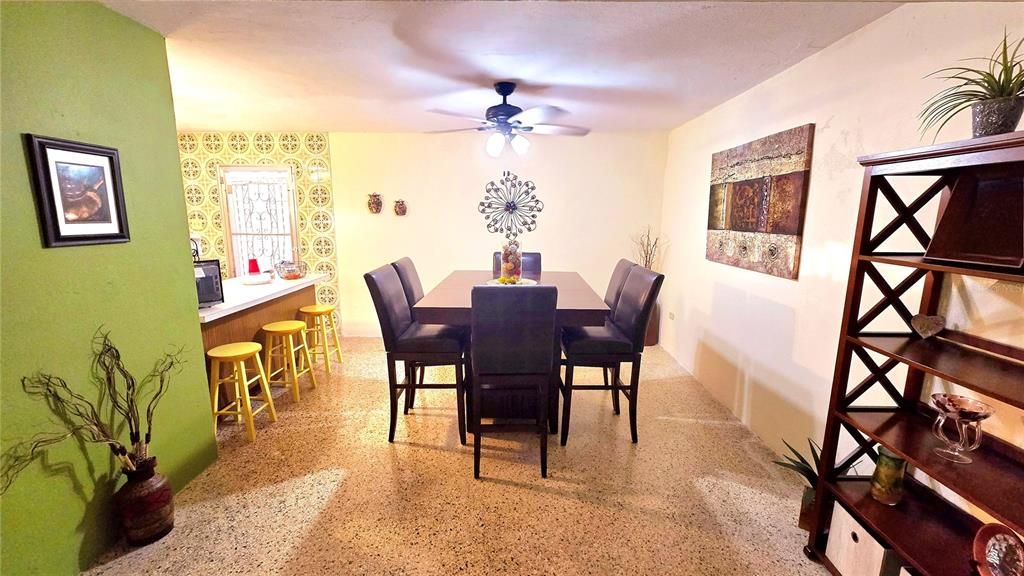 Под контрактом: $290,000 (7 спален, 0 ванн, 2940 Квадратных фут)