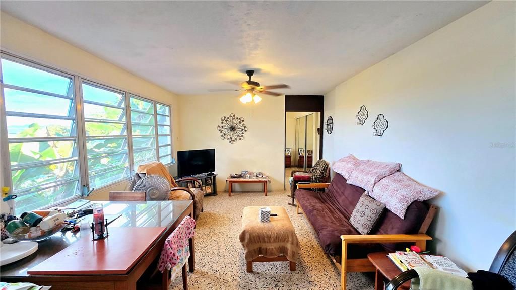 Под контрактом: $290,000 (7 спален, 0 ванн, 2940 Квадратных фут)