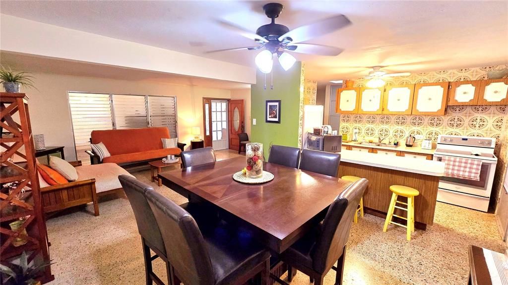 Под контрактом: $290,000 (7 спален, 0 ванн, 2940 Квадратных фут)