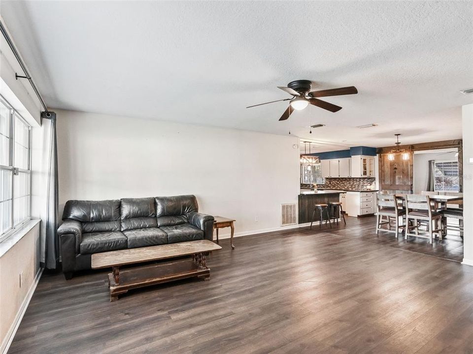 На продажу: $289,000 (3 спален, 2 ванн, 1786 Квадратных фут)