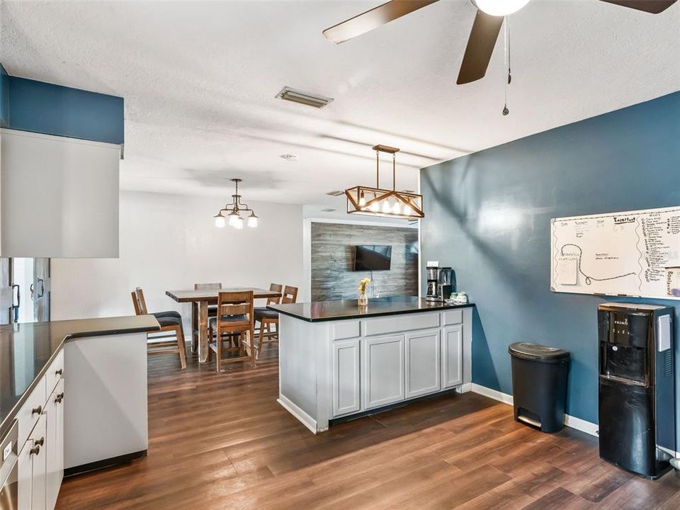 На продажу: $289,000 (3 спален, 2 ванн, 1786 Квадратных фут)