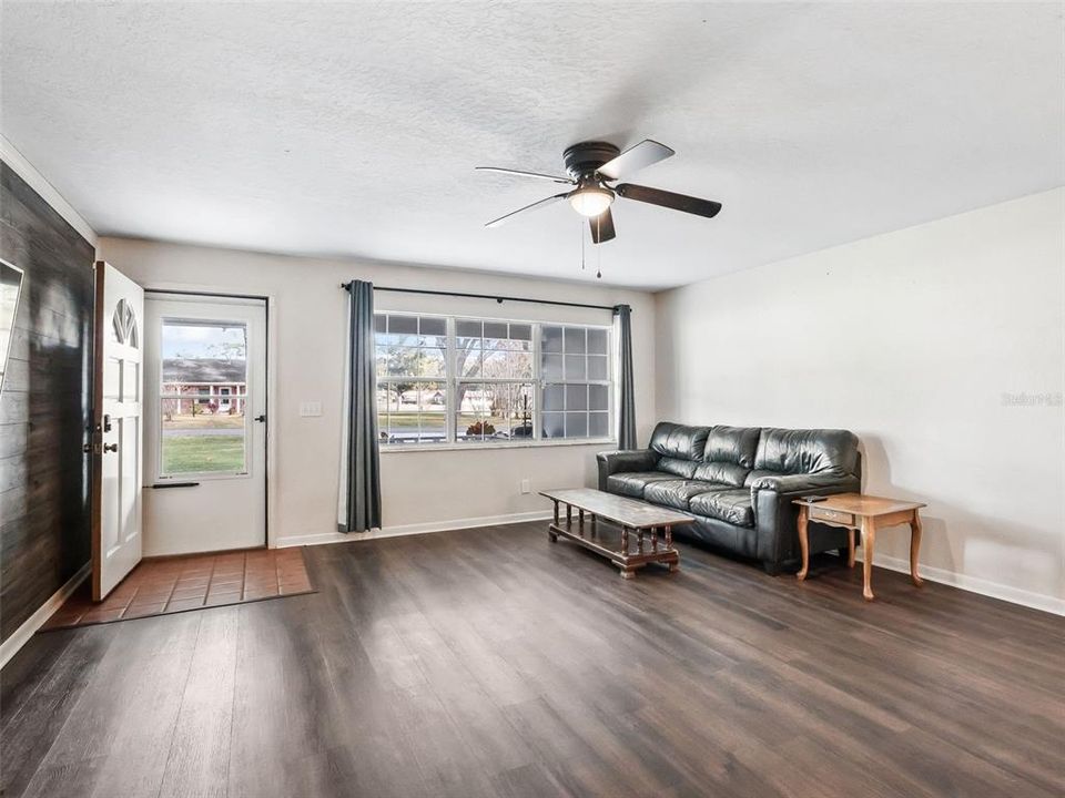 На продажу: $289,000 (3 спален, 2 ванн, 1786 Квадратных фут)