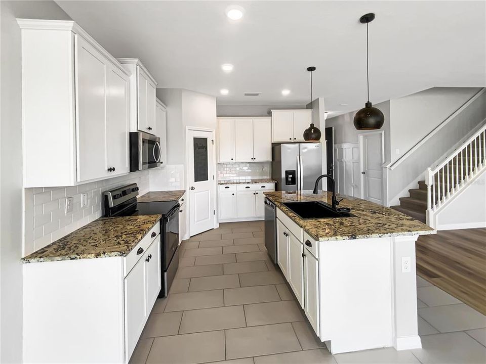 Active With Contract: $523,000 (5 beds, 3 baths, 2756 Square Feet)