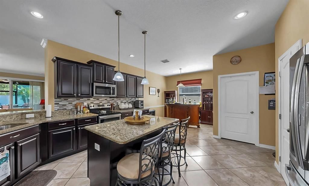 На продажу: $389,900 (4 спален, 3 ванн, 2264 Квадратных фут)