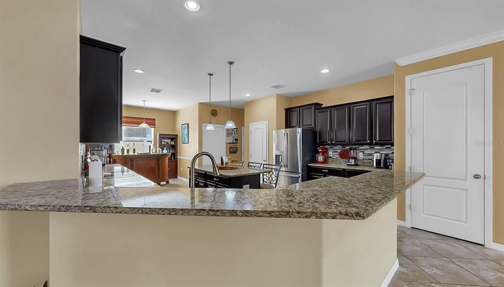 На продажу: $389,900 (4 спален, 3 ванн, 2264 Квадратных фут)