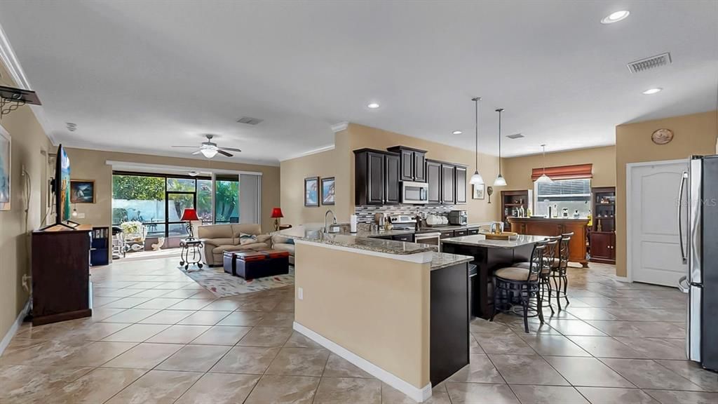 На продажу: $389,900 (4 спален, 3 ванн, 2264 Квадратных фут)