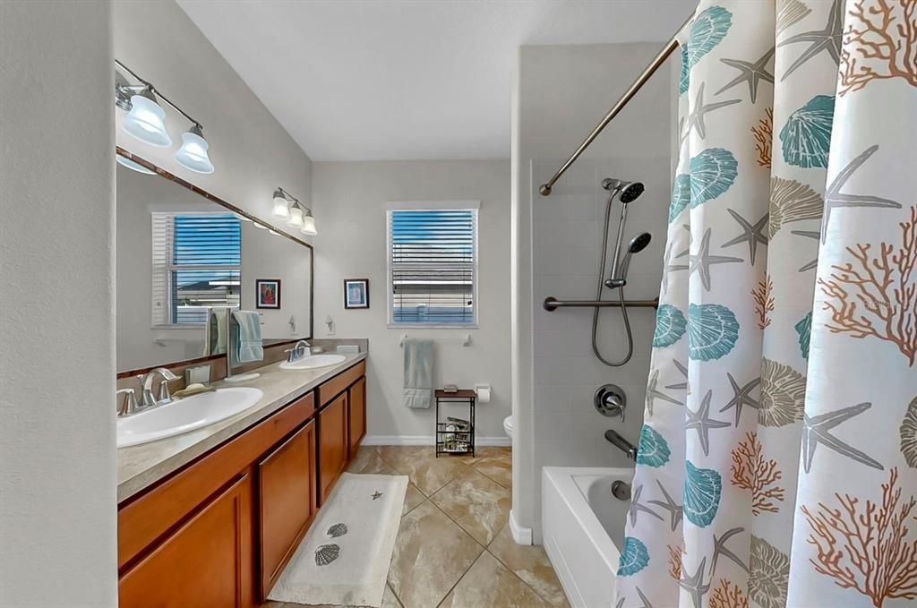 На продажу: $389,900 (4 спален, 3 ванн, 2264 Квадратных фут)