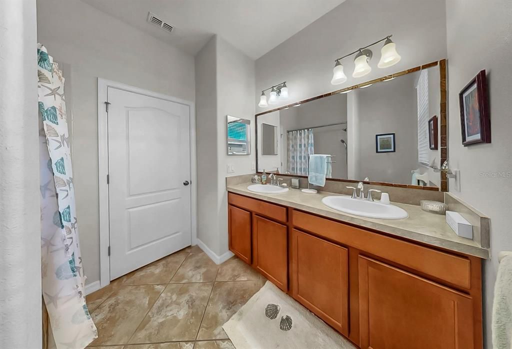 На продажу: $389,900 (4 спален, 3 ванн, 2264 Квадратных фут)