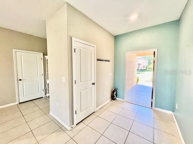 For Rent: $2,200 (3 beds, 2 baths, 1666 Square Feet)