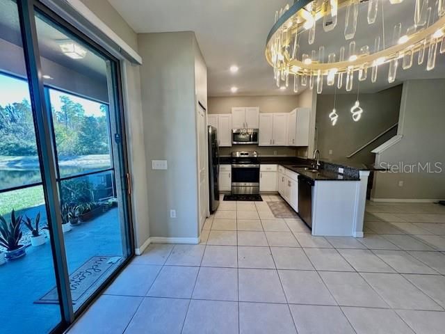 For Rent: $2,200 (3 beds, 2 baths, 1666 Square Feet)