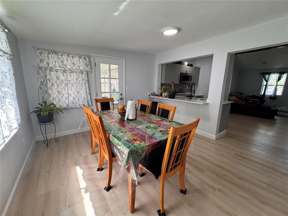 For Sale: $315,000 (4 beds, 3 baths, 1632 Square Feet)