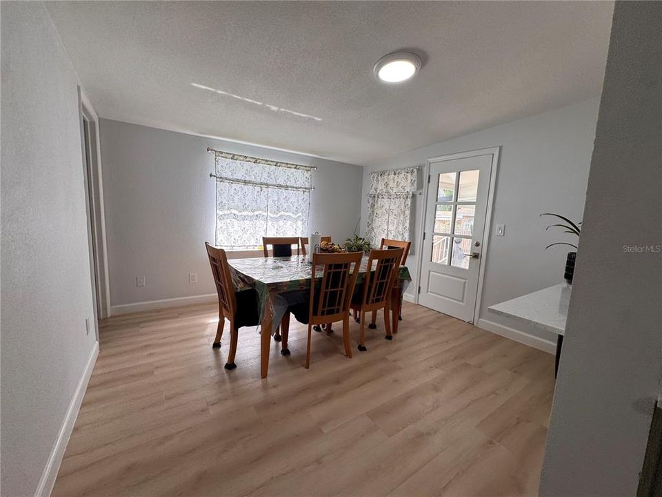 For Sale: $315,000 (4 beds, 3 baths, 1632 Square Feet)