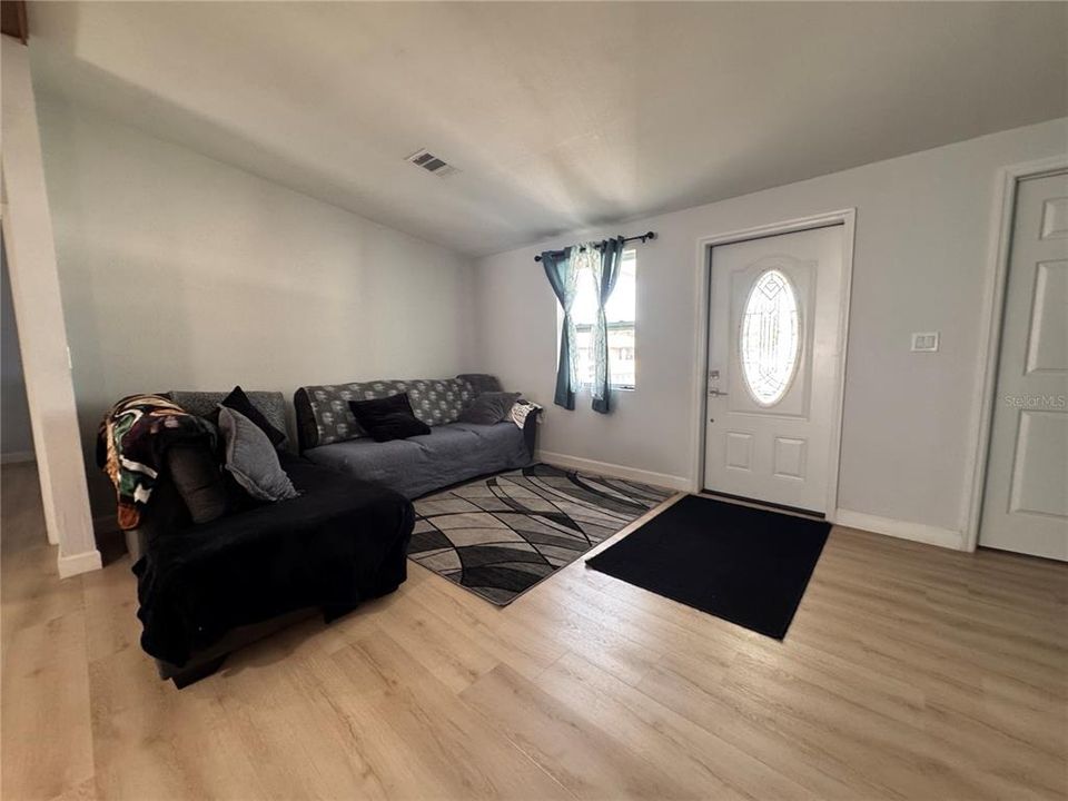 For Sale: $315,000 (4 beds, 3 baths, 1632 Square Feet)