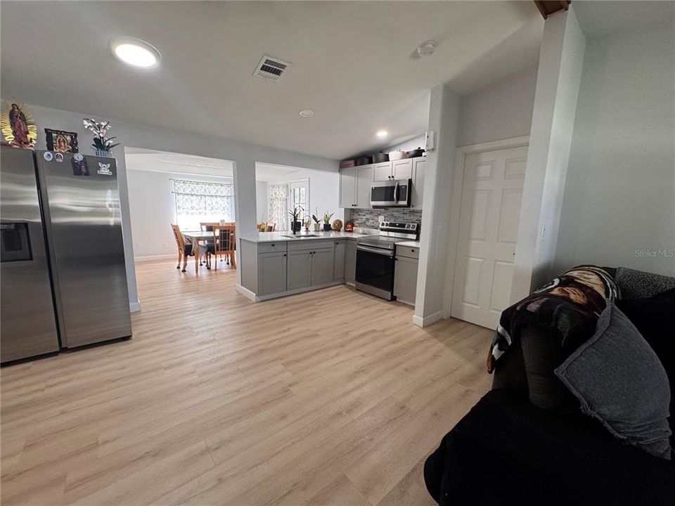 For Sale: $315,000 (4 beds, 3 baths, 1632 Square Feet)