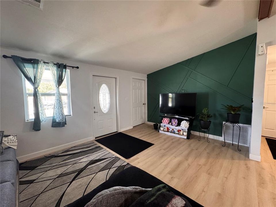 For Sale: $315,000 (4 beds, 3 baths, 1632 Square Feet)