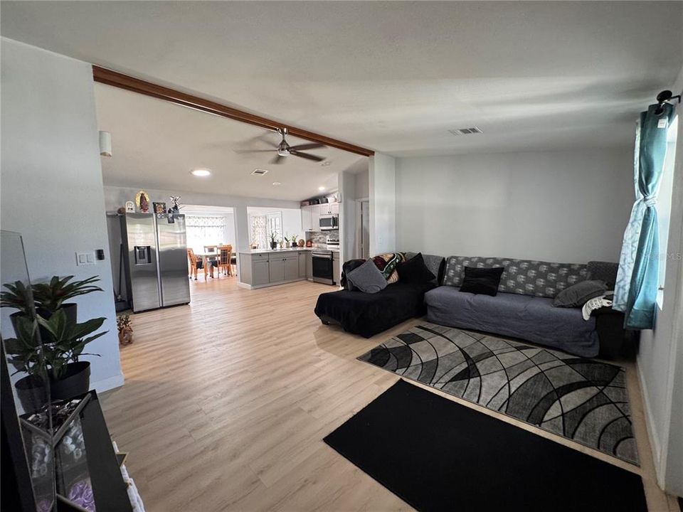 For Sale: $315,000 (4 beds, 3 baths, 1632 Square Feet)