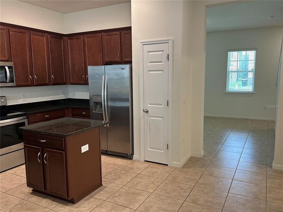 出租: $3,300 (4 贝兹, 3 浴室, 2604 平方英尺)