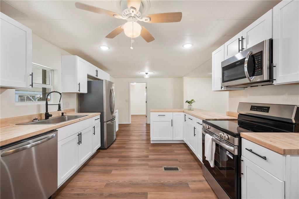 待售: $200,000 (3 贝兹, 2 浴室, 1248 平方英尺)