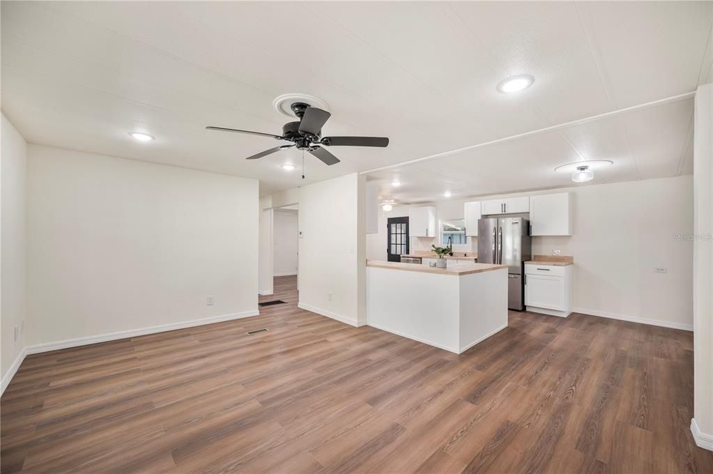 待售: $200,000 (3 贝兹, 2 浴室, 1248 平方英尺)