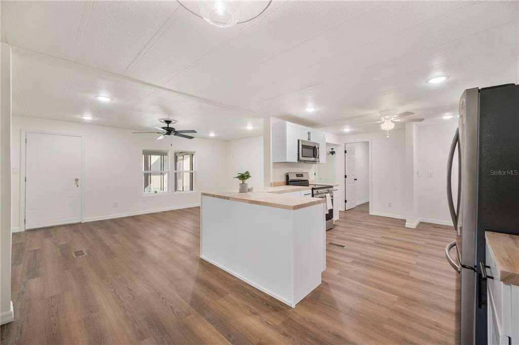 待售: $200,000 (3 贝兹, 2 浴室, 1248 平方英尺)