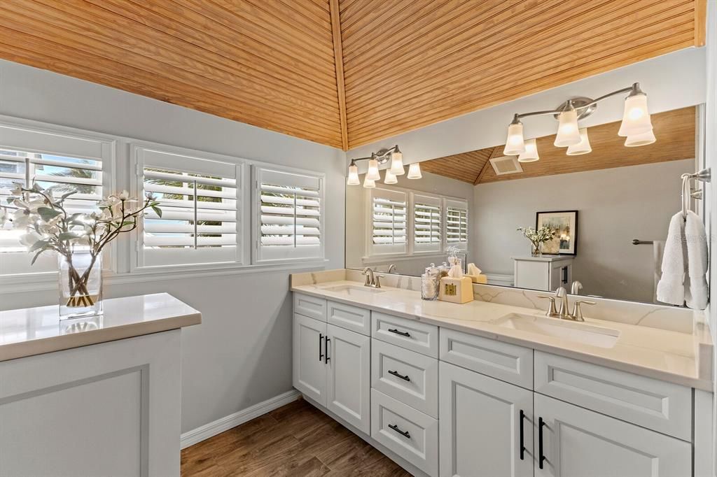 На продажу: $4,400,000 (3 спален, 3 ванн, 2644 Квадратных фут)