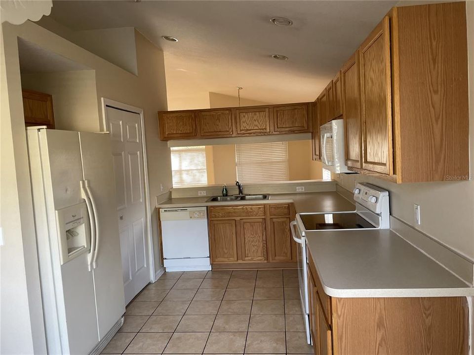For Rent: $1,945 (2 beds, 2 baths, 1708 Square Feet)