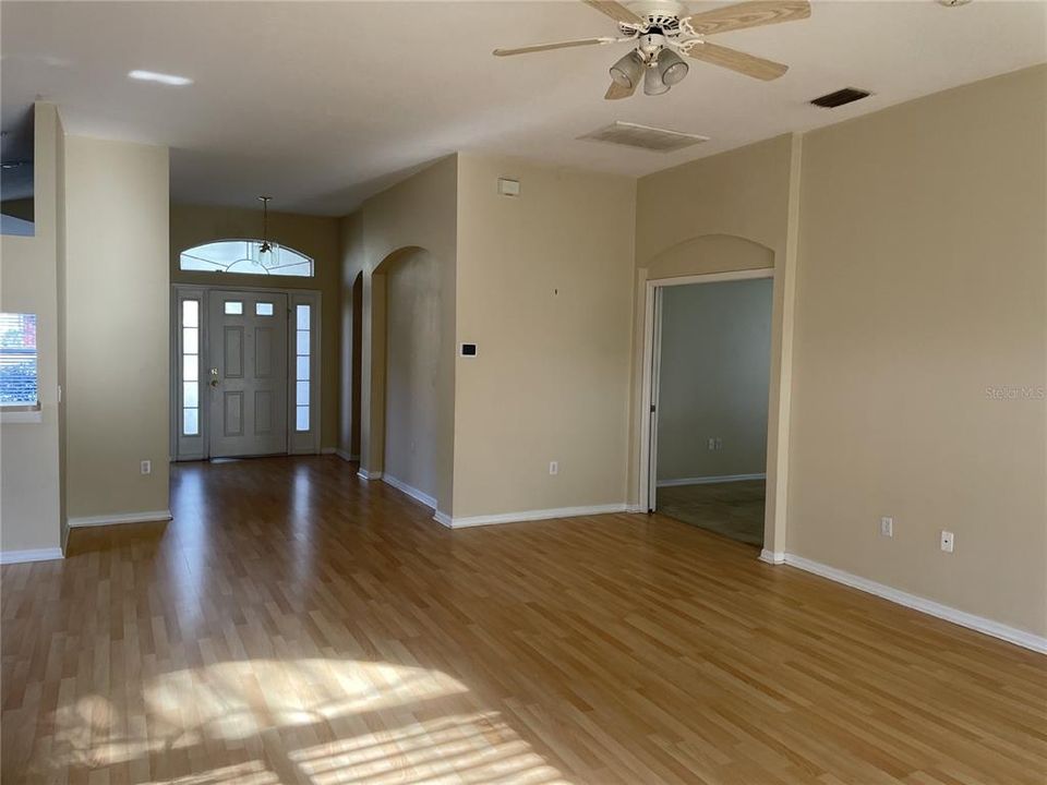 For Rent: $1,945 (2 beds, 2 baths, 1708 Square Feet)