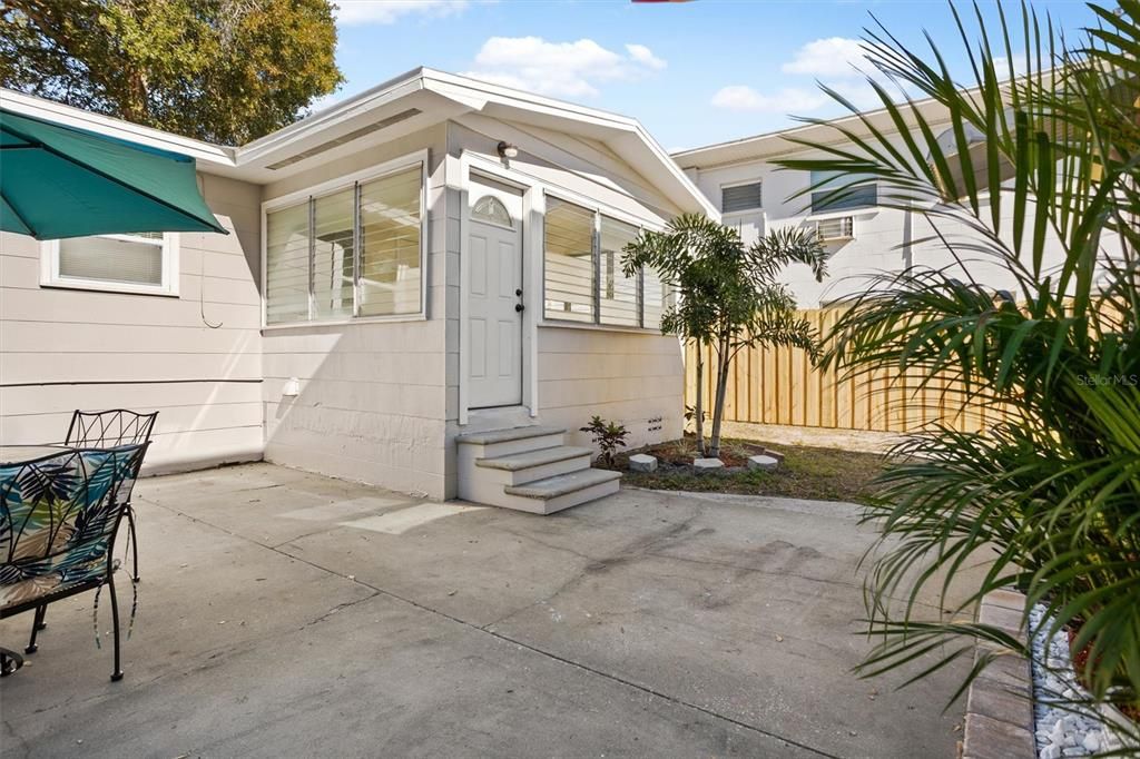 合同活跃: $540,000 (5 贝兹, 0 浴室, 1948 平方英尺)