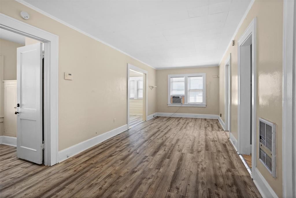 合同活跃: $540,000 (5 贝兹, 0 浴室, 1948 平方英尺)