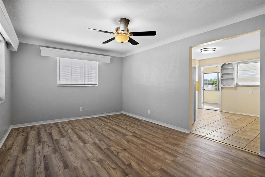 合同活跃: $540,000 (5 贝兹, 0 浴室, 1948 平方英尺)