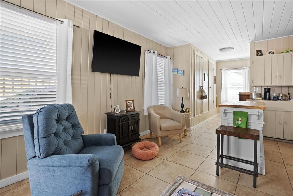 合同活跃: $540,000 (5 贝兹, 0 浴室, 1948 平方英尺)