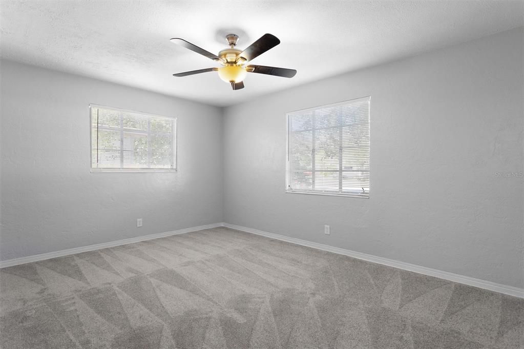 合同活跃: $540,000 (5 贝兹, 0 浴室, 1948 平方英尺)