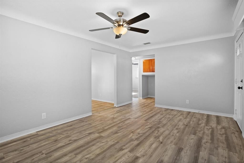 合同活跃: $540,000 (5 贝兹, 0 浴室, 1948 平方英尺)