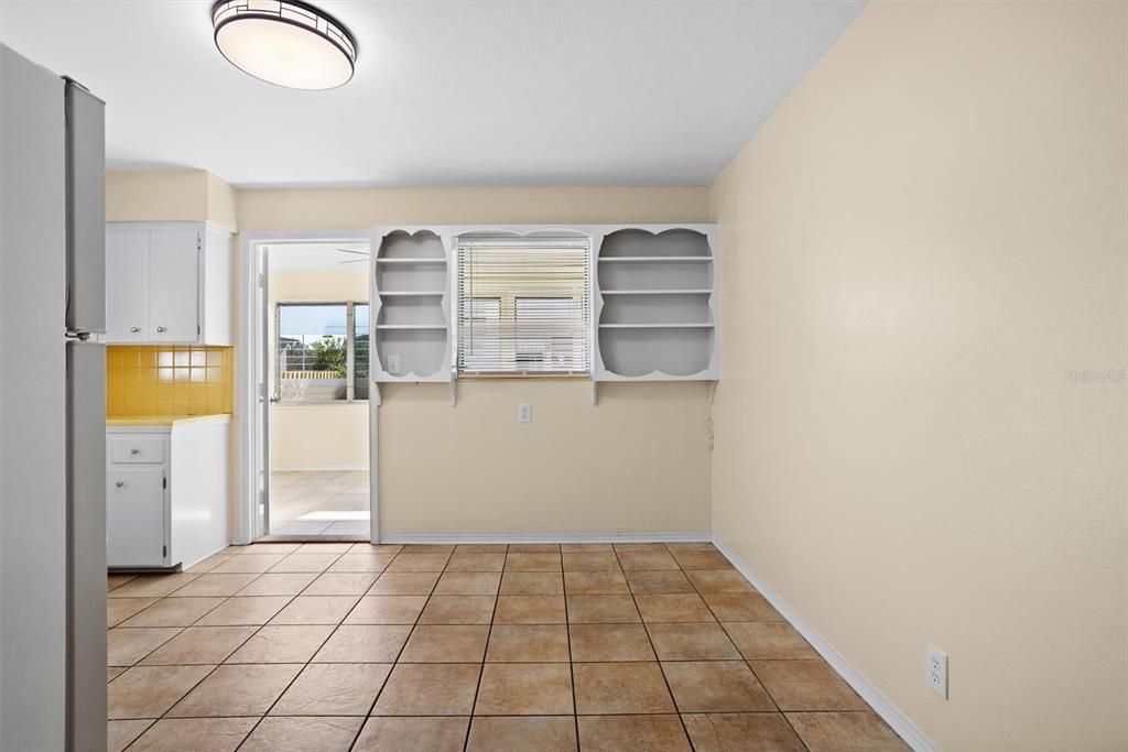 合同活跃: $540,000 (5 贝兹, 0 浴室, 1948 平方英尺)