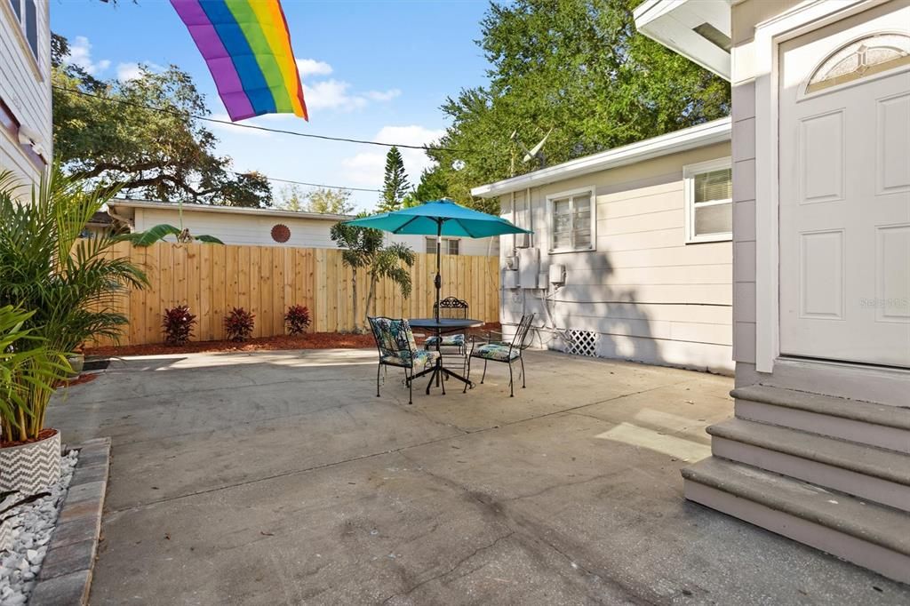 合同活跃: $540,000 (5 贝兹, 0 浴室, 1948 平方英尺)