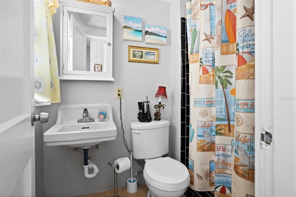 合同活跃: $540,000 (5 贝兹, 0 浴室, 1948 平方英尺)