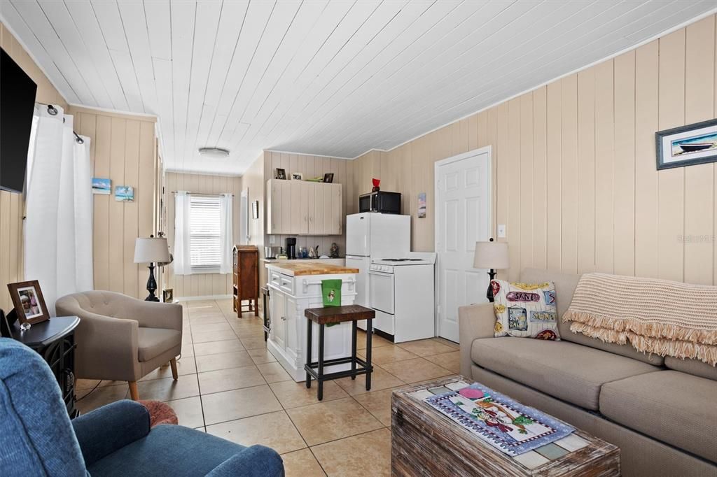 合同活跃: $540,000 (5 贝兹, 0 浴室, 1948 平方英尺)