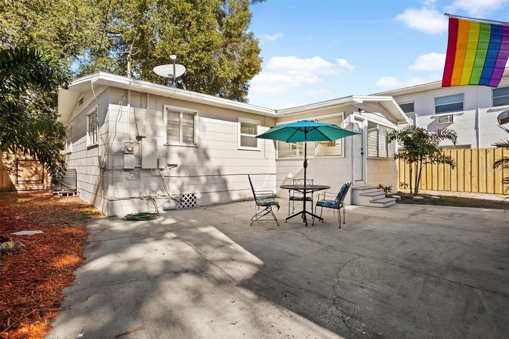 合同活跃: $540,000 (5 贝兹, 0 浴室, 1948 平方英尺)