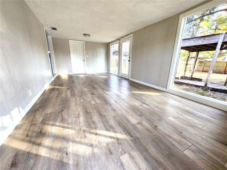 For Sale: $269,900 (3 beds, 1 baths, 940 Square Feet)