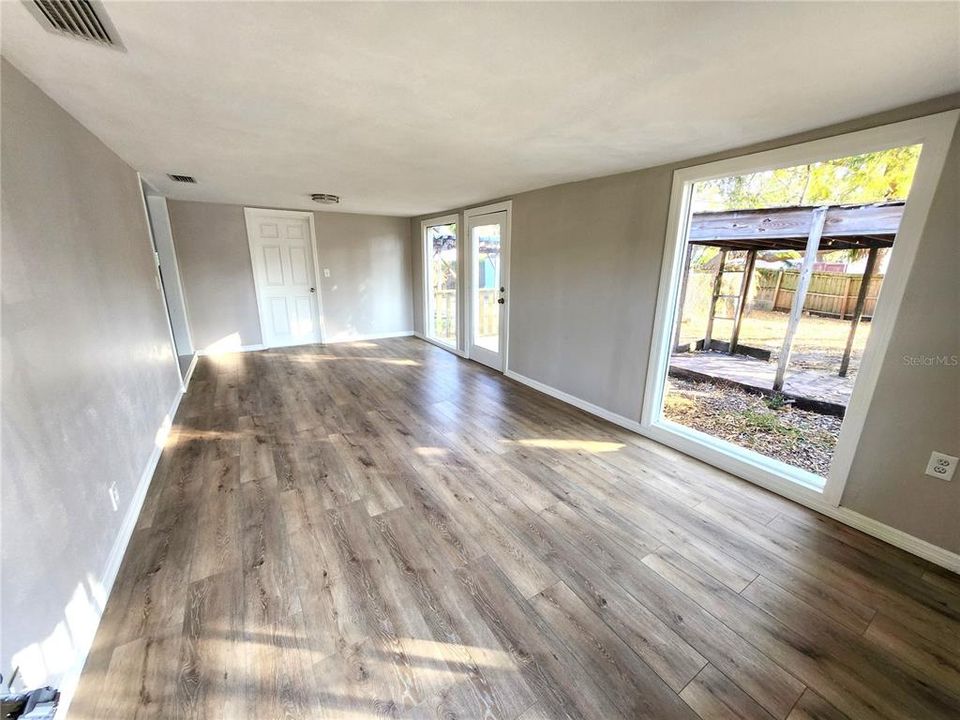 For Sale: $269,900 (3 beds, 1 baths, 940 Square Feet)