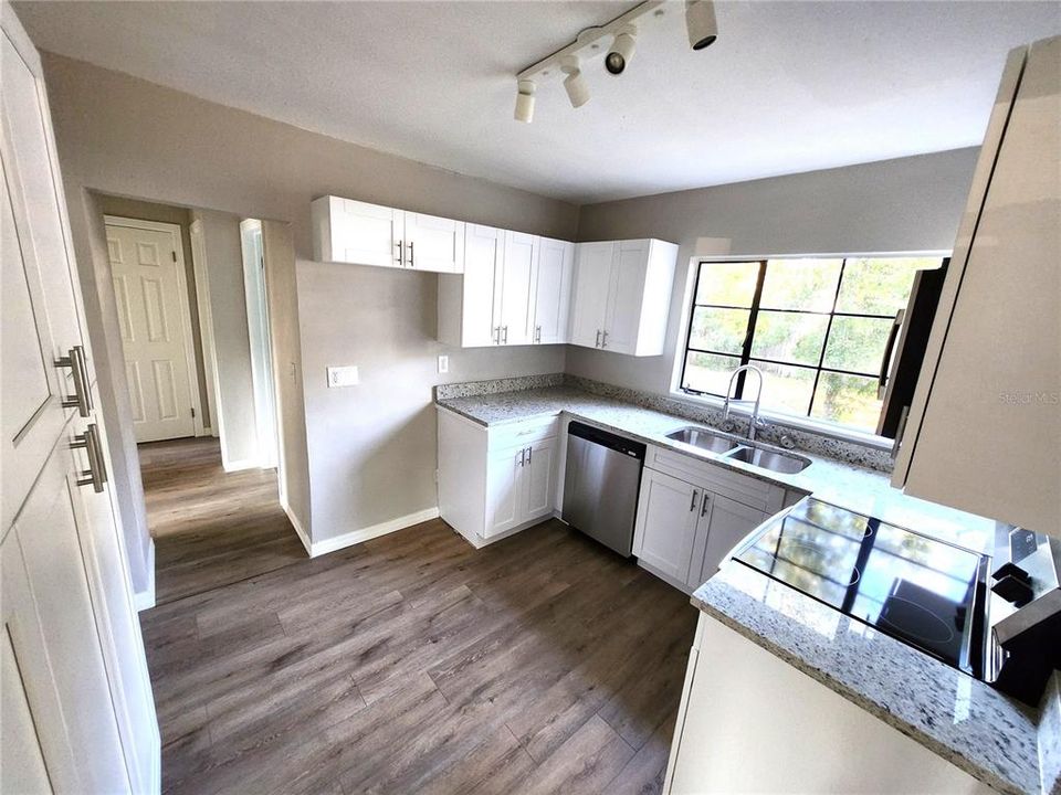 For Sale: $269,900 (3 beds, 1 baths, 940 Square Feet)