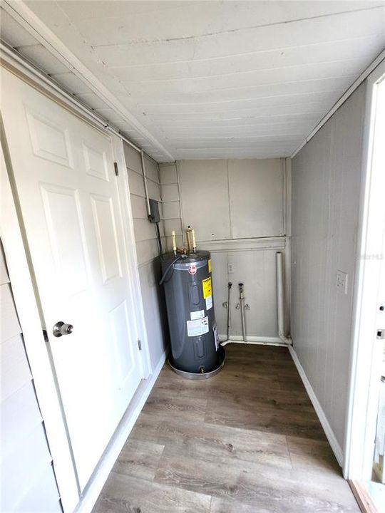 For Sale: $269,900 (3 beds, 1 baths, 940 Square Feet)