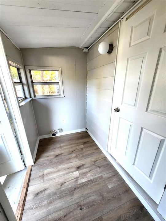 For Sale: $269,900 (3 beds, 1 baths, 940 Square Feet)