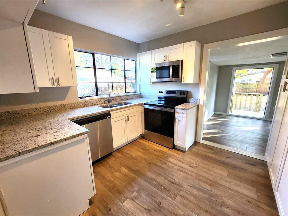 For Sale: $269,900 (3 beds, 1 baths, 940 Square Feet)
