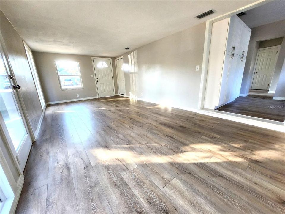 For Sale: $269,900 (3 beds, 1 baths, 940 Square Feet)